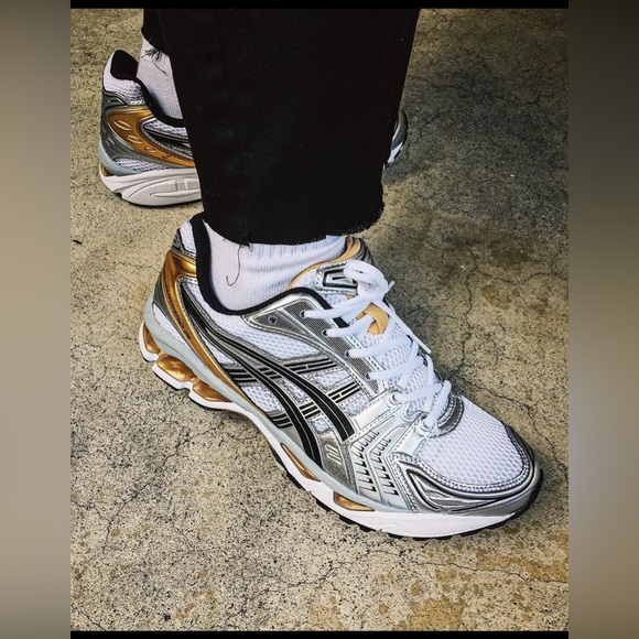 ASICS Gel-KayanoMen's US 9 / Women's US 10.5 Running‎ Shoes White Gold Silver